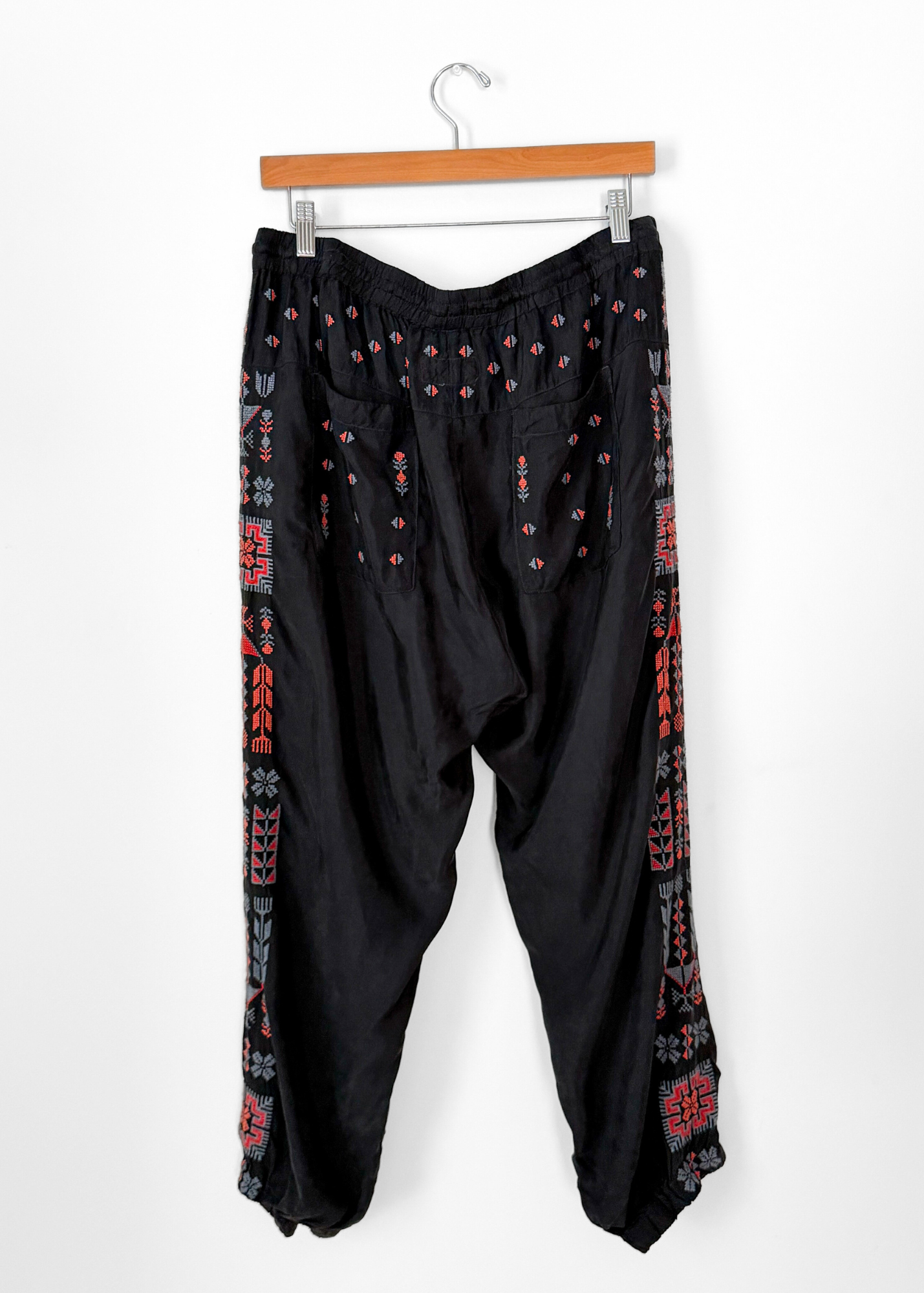 Johnny Was Pete & Greta Black Embroidered Keir Jogger Pants (M)