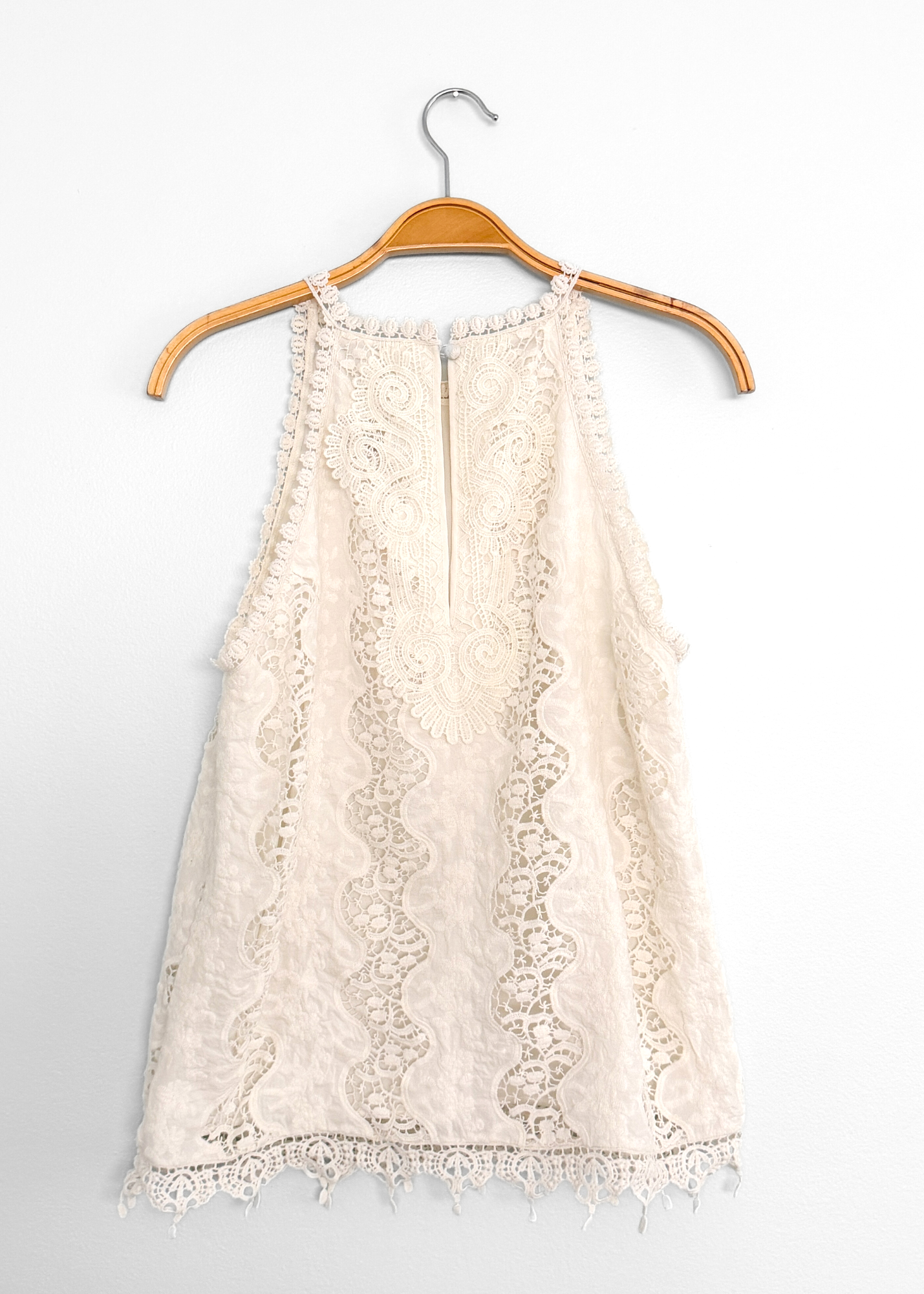 Alice + Olivia Cream Crochet Lace Sleeveless Top (4)