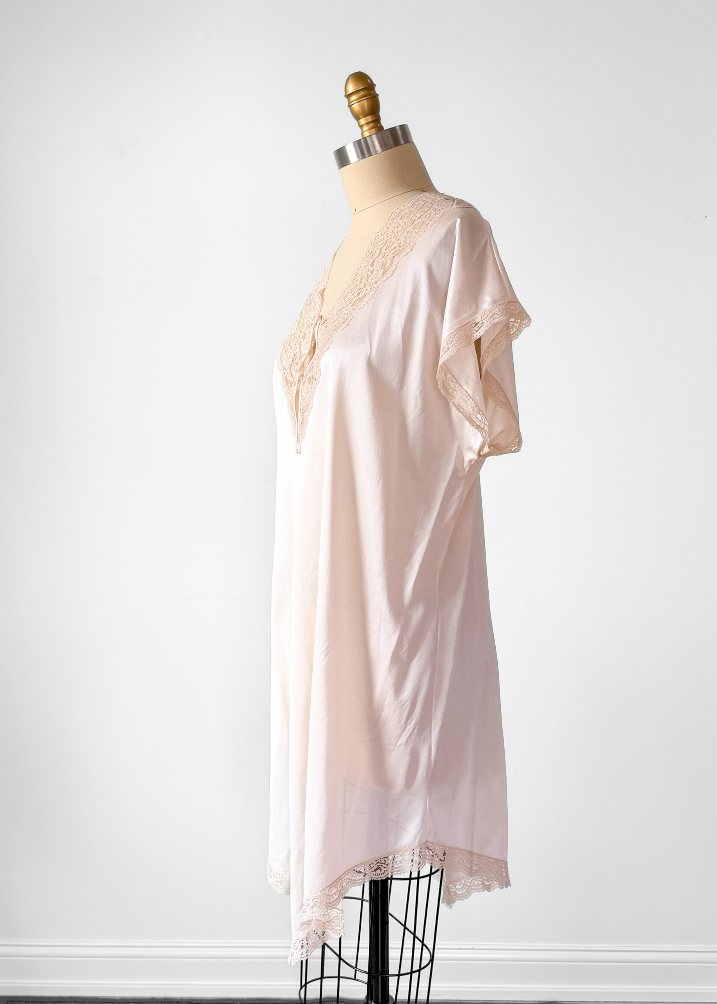 Vintage 90s Soft Moments Light Pink Lace Nighty Lingerie Sleepwear (XL)