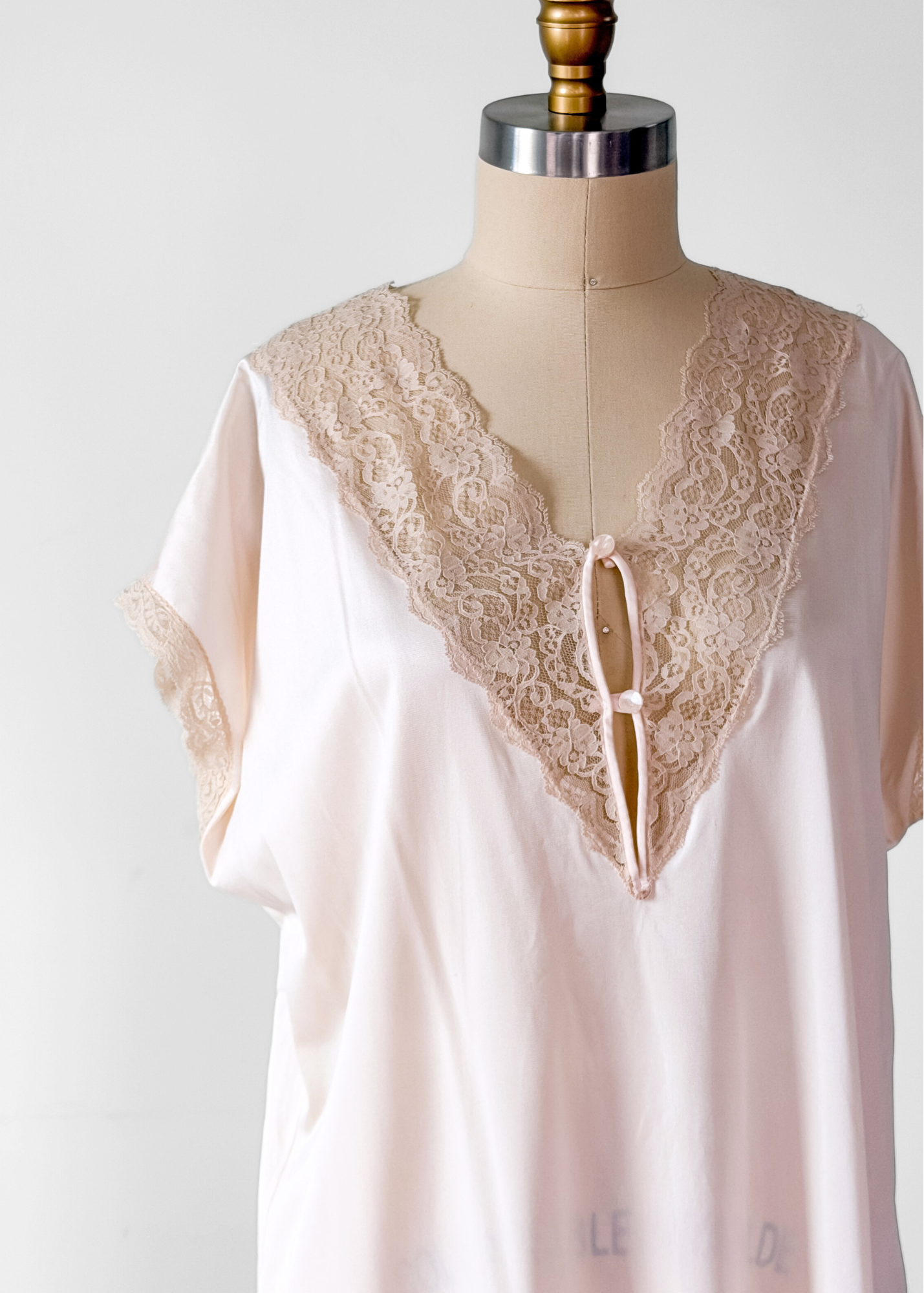 Vintage 90s Soft Moments Light Pink Lace Nighty Lingerie Sleepwear (XL)
