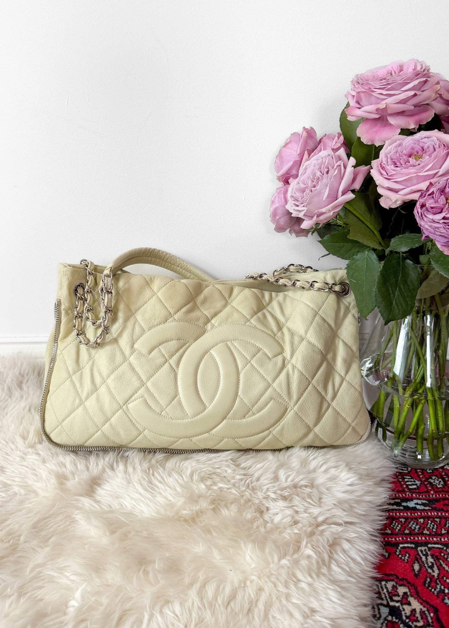 Vintage Chanel Ivory Quilted Caviar Leather Zip Expandable Purse