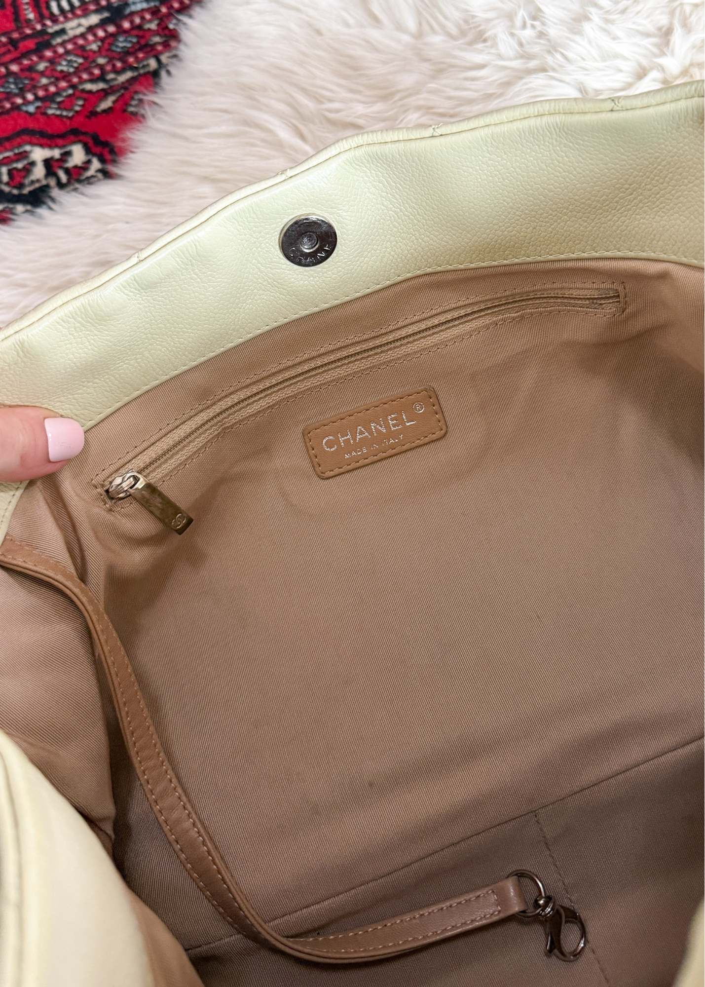 Vintage Chanel Ivory Quilted Caviar Leather Zip Expandable Purse