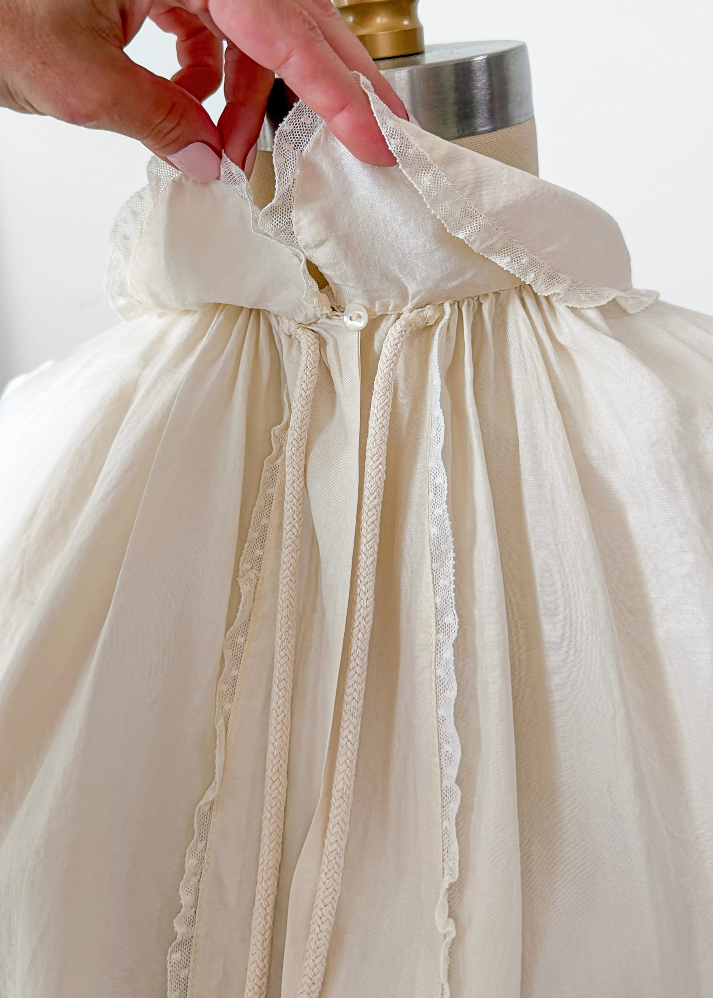 Antique 1920s/30s Cream Silk Night or Bed Jacket (M)