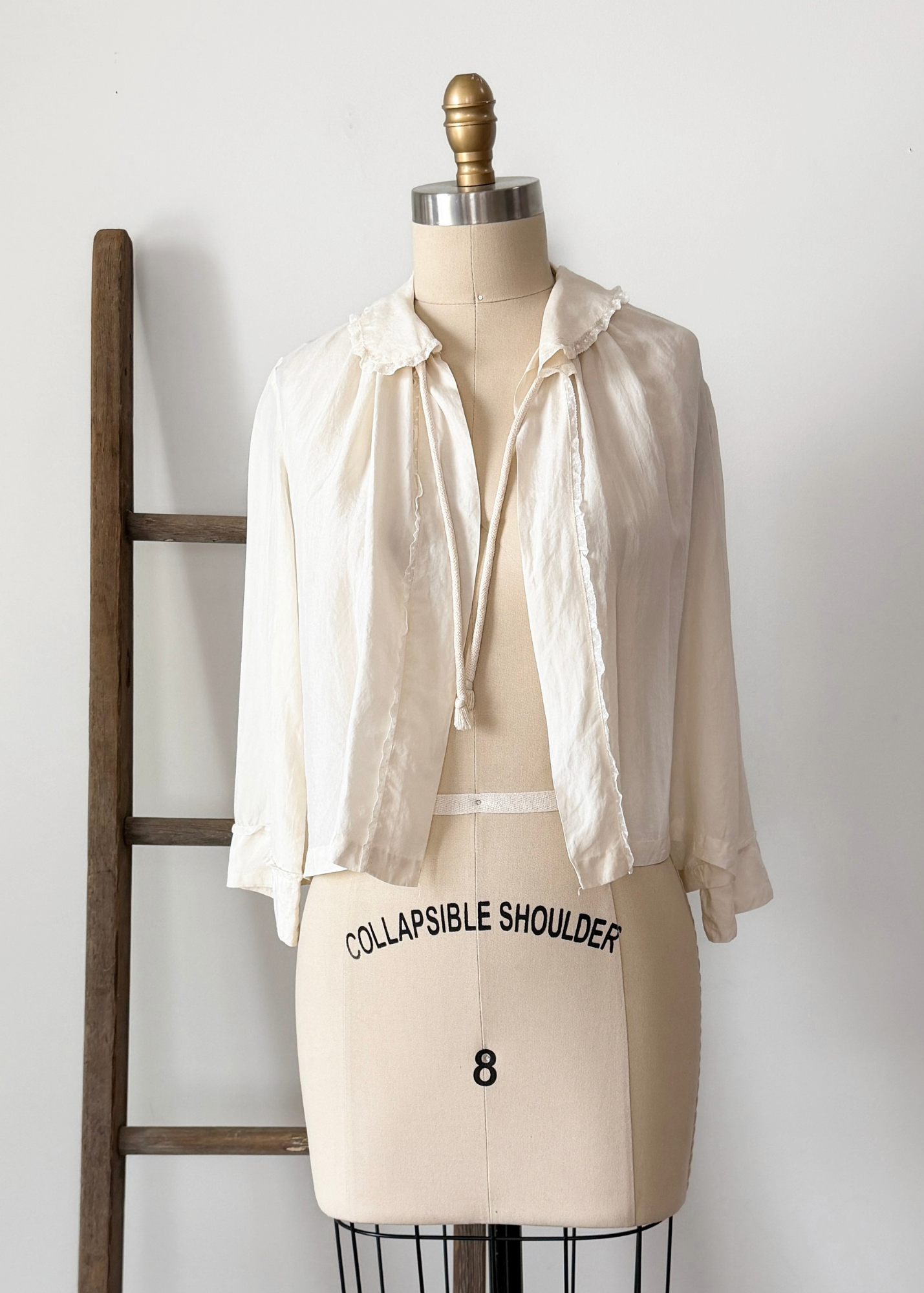 Antique 1920s/30s Cream Silk Night or Bed Jacket (M)