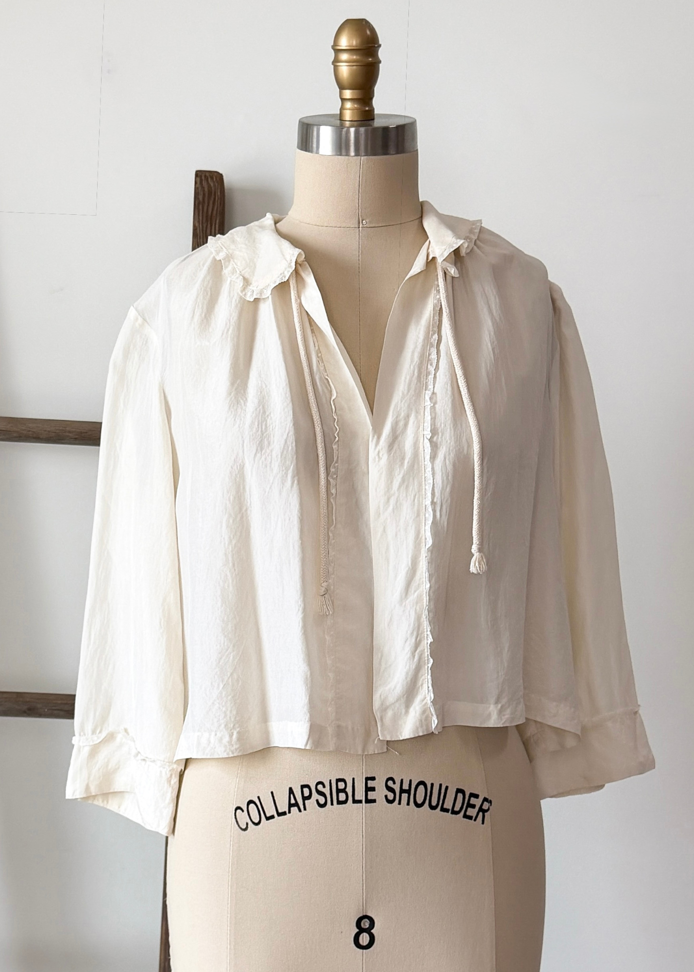 Antique 1920s/30s Cream Silk Night or Bed Jacket (M)
