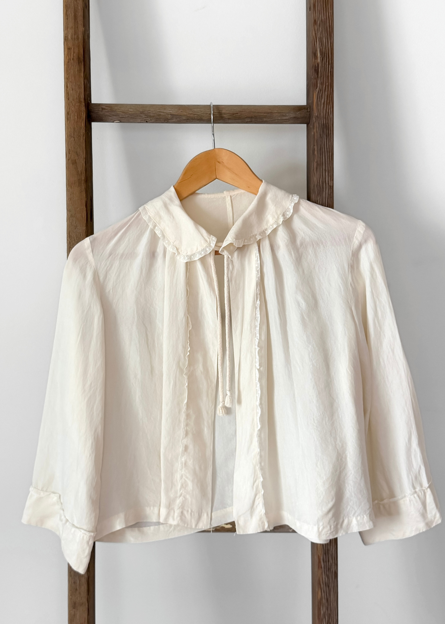 Antique 1920s/30s Cream Silk Night or Bed Jacket (M)