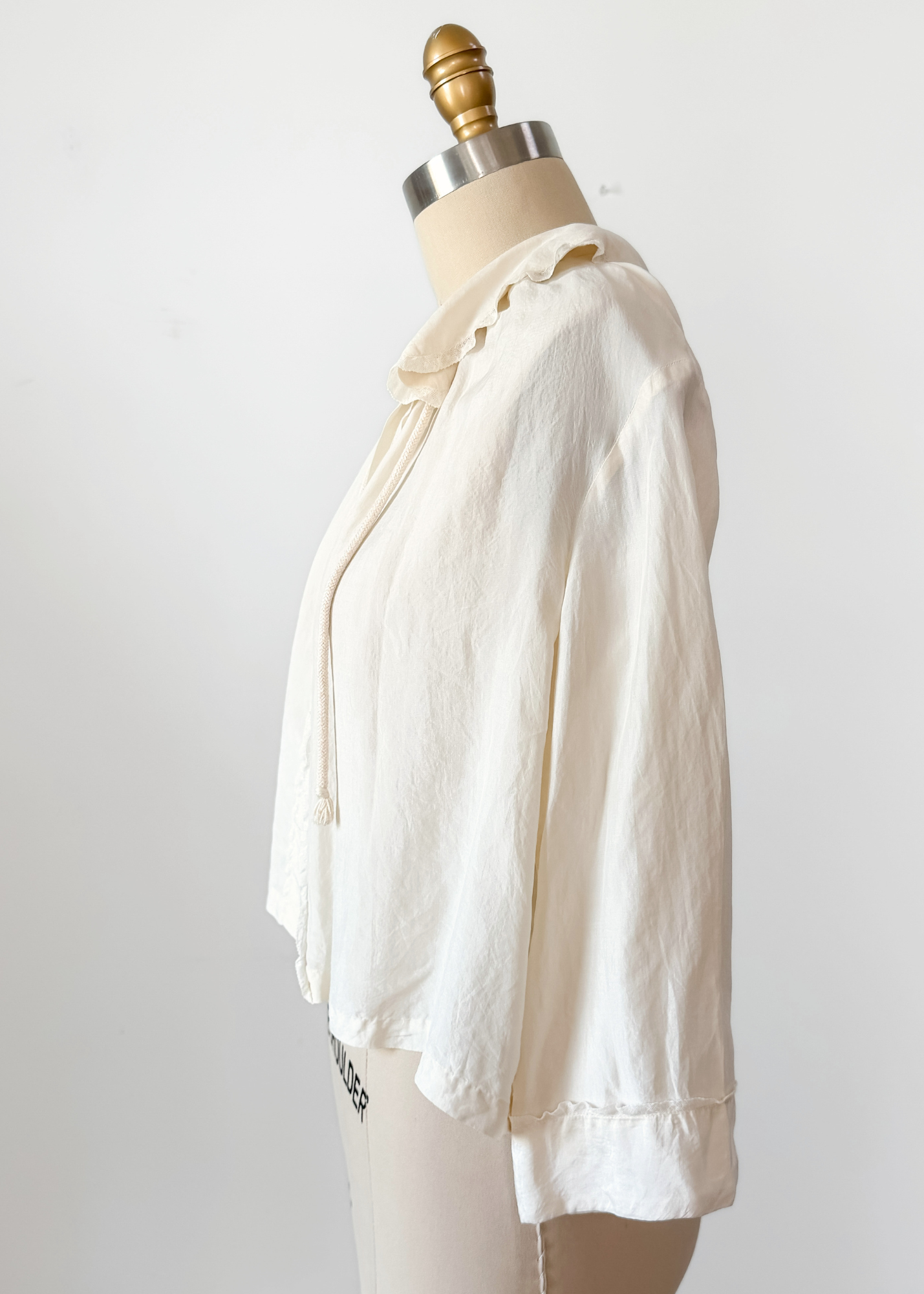 Antique 1920s/30s Cream Silk Night or Bed Jacket (M)