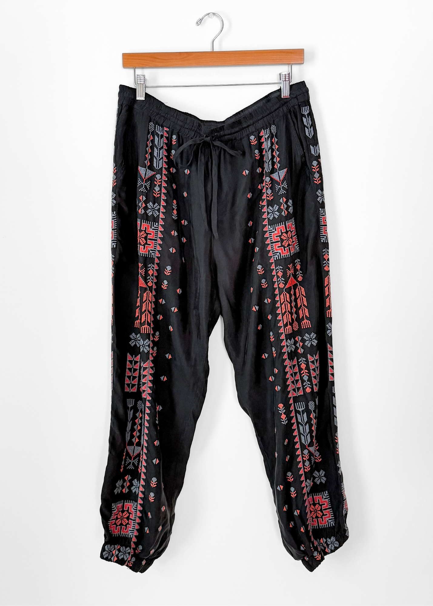 Johnny Was Pete & Greta Black Embroidered Keir Jogger Pants (M)