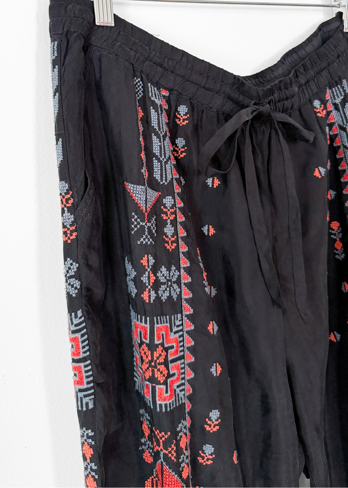 Johnny Was Pete & Greta Black Embroidered Keir Jogger Pants (M)