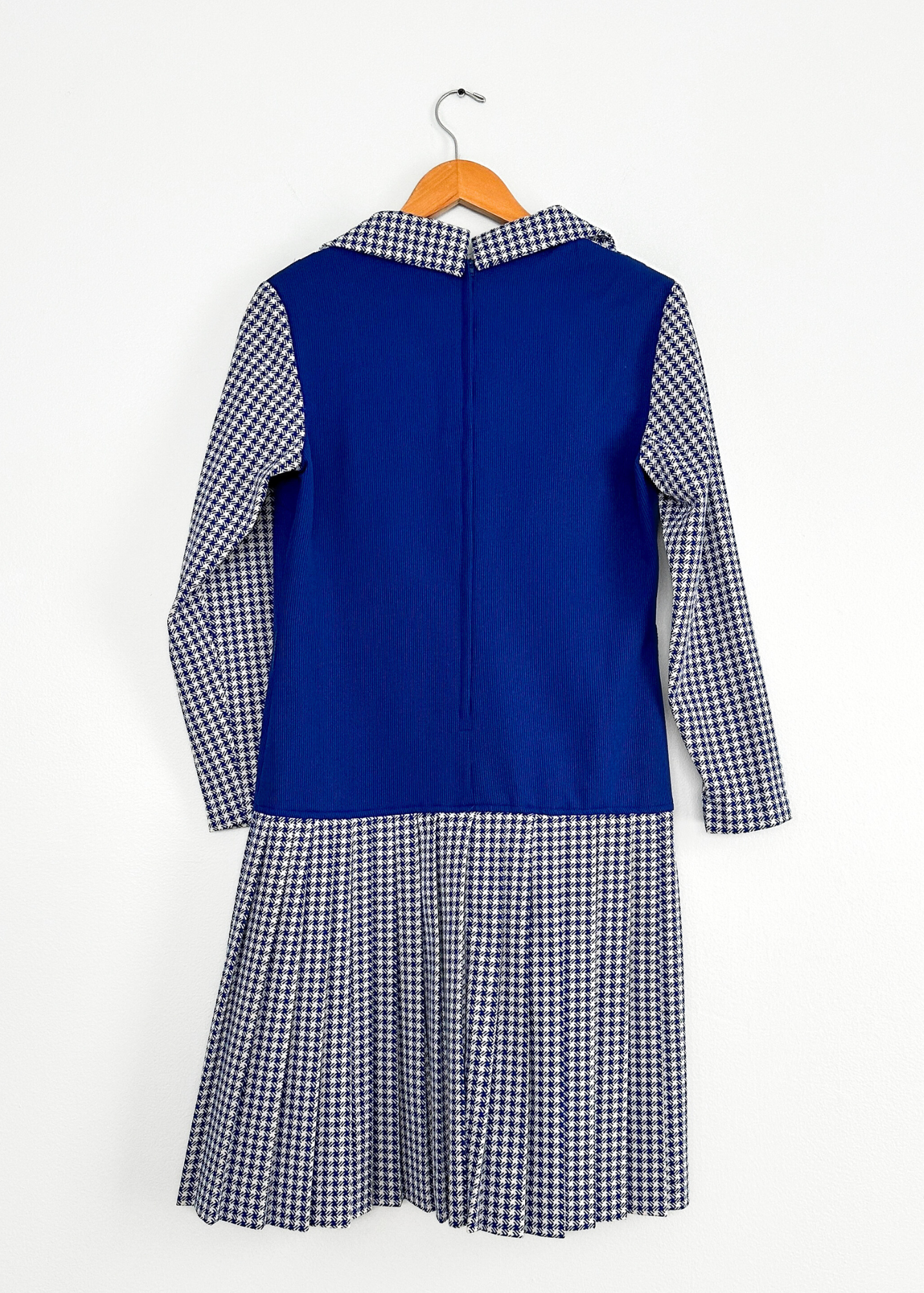 Vintage 1970s Blue Houndstooth Contrast Pointed Collar Pleated Skirt Dress (S/M)