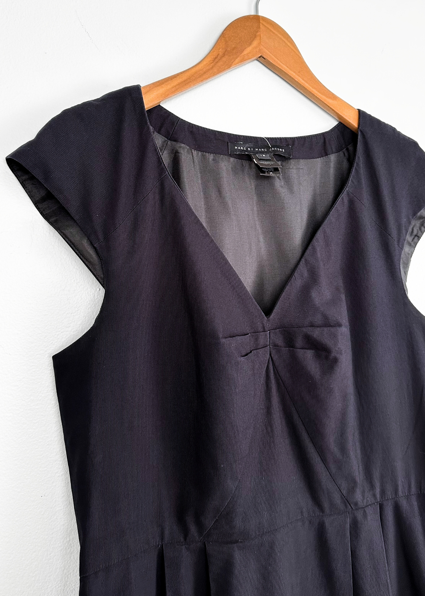 Marc by Marc Jacobs Navy Blue V-Neck Cap Sleeve Pleat A-Line Dress (12 The Wandering Wardrobe Truck Marc by Marc Jacobs Navy Blue V-Neck Cap Sleeve Pleat A-Line Dress (12 The Wandering Wardrobe Truck