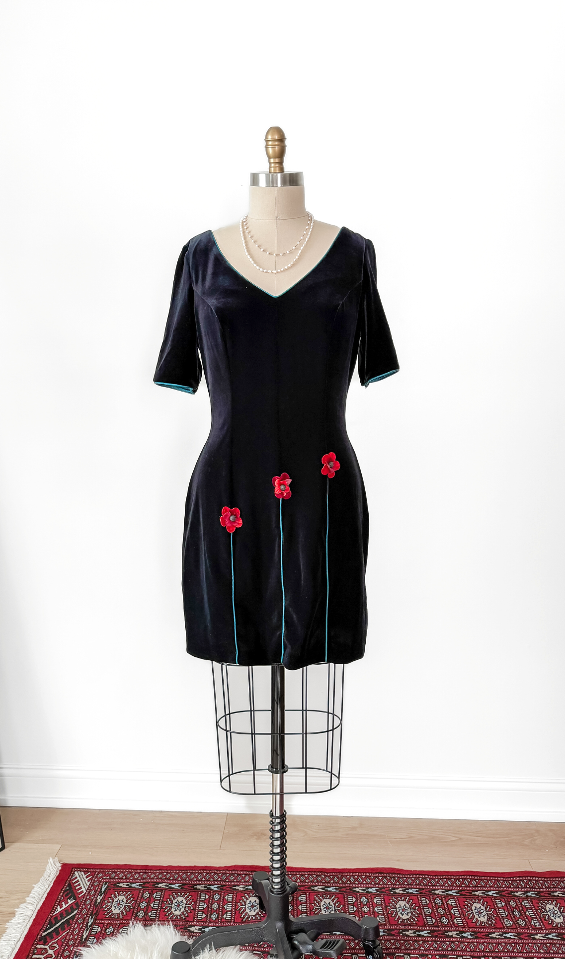 Vintage 00s JSC Black Velvet Red Floral Applique Dress (US 12)