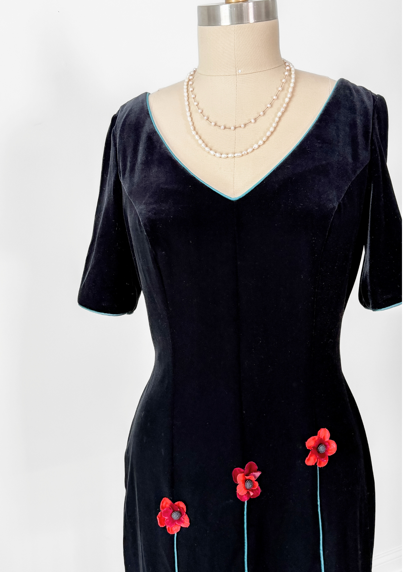 Vintage 00s JSC Black Velvet Red Floral Applique Dress (US 12)