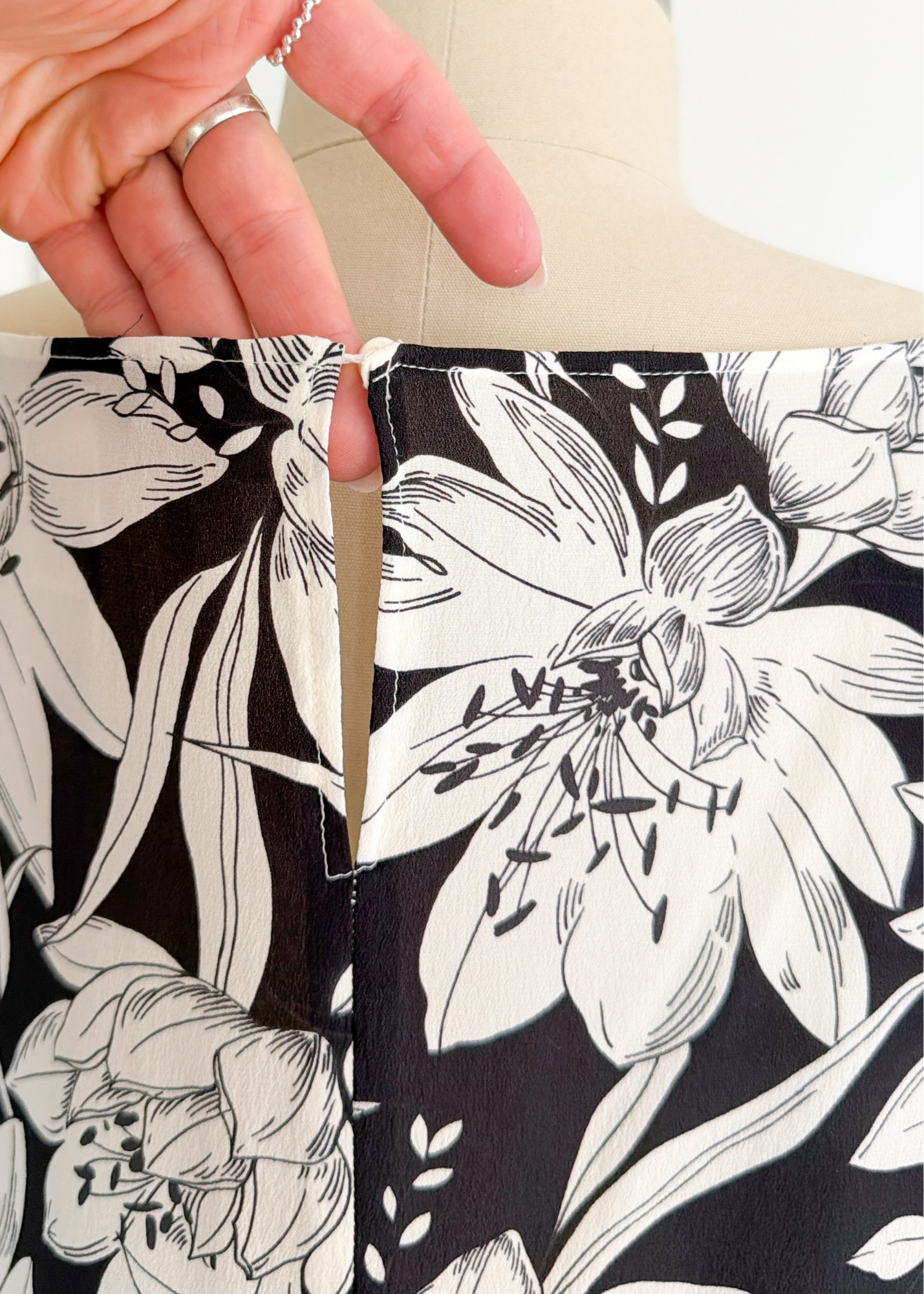 Max Mara Studio Black White Silk Floral Shift Dress (US 12)