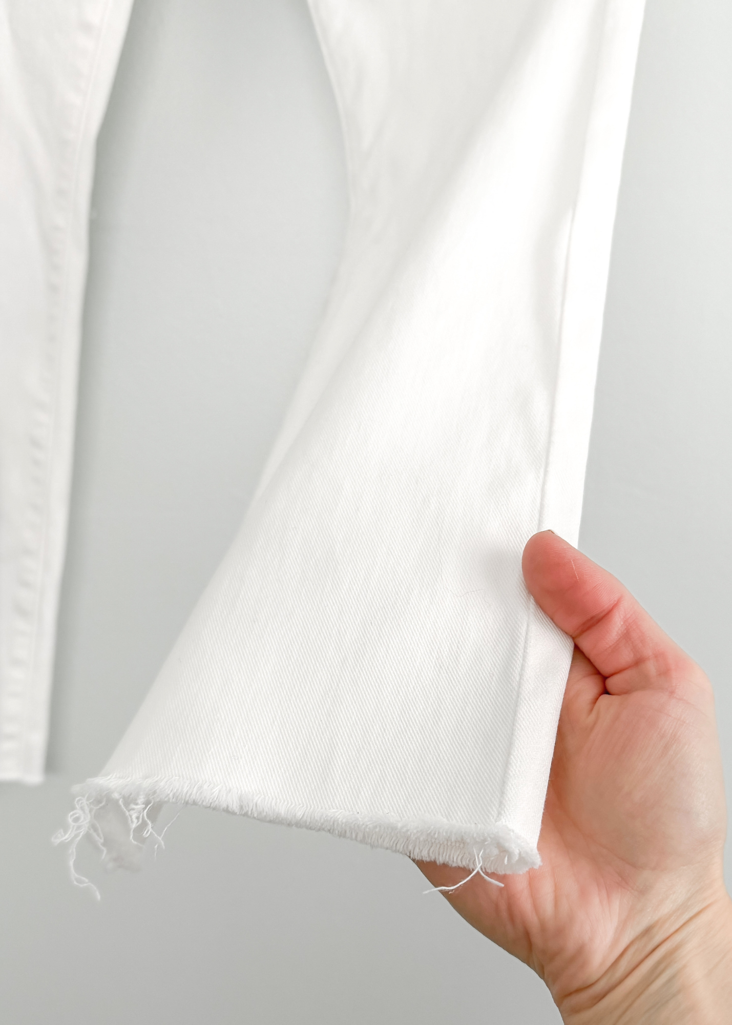 MOTHER The Hustler Ankle Fray Jeans in Glass Slipper White Denim (27)