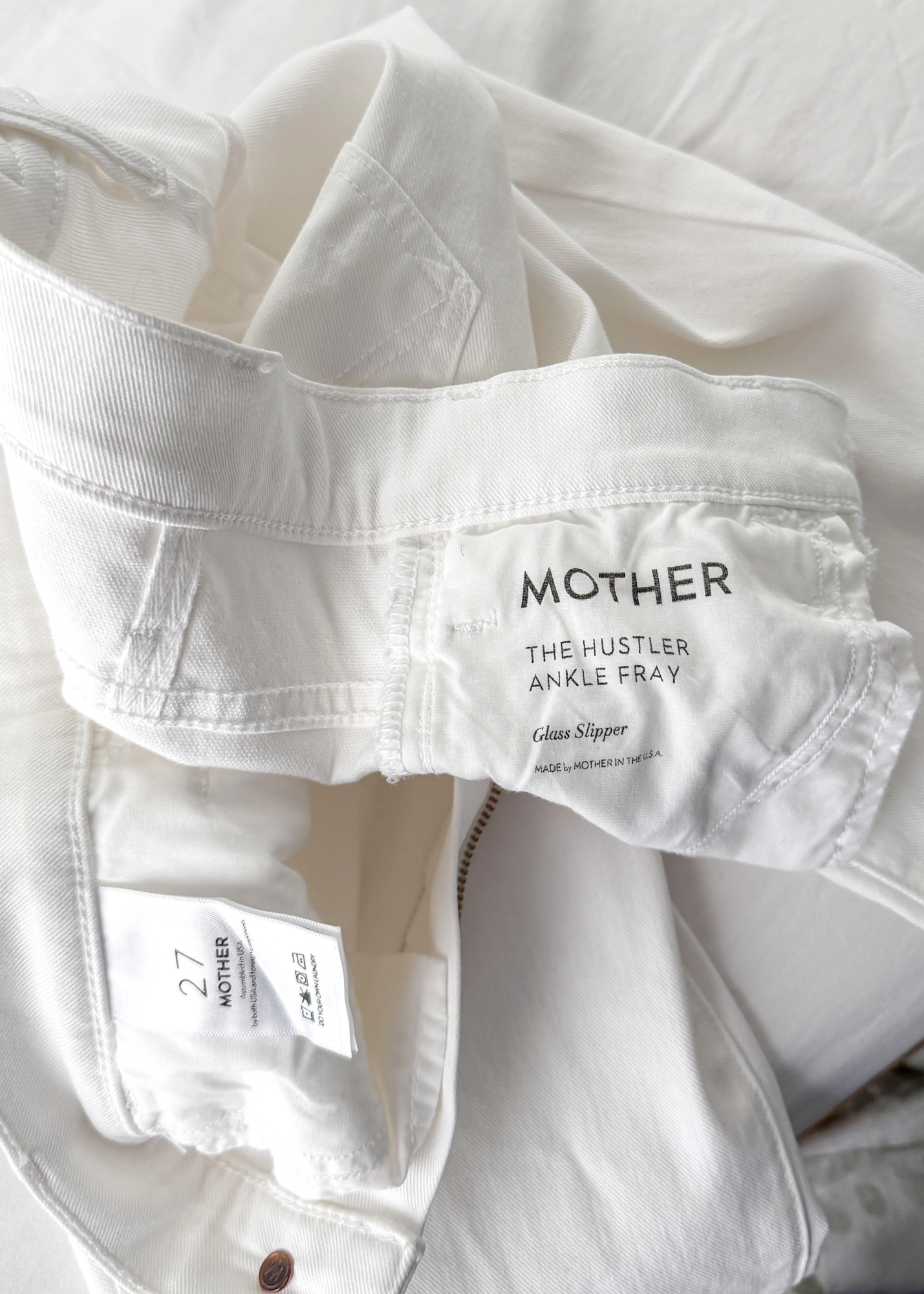 MOTHER The Hustler Ankle Fray Jeans in Glass Slipper White Denim (27)