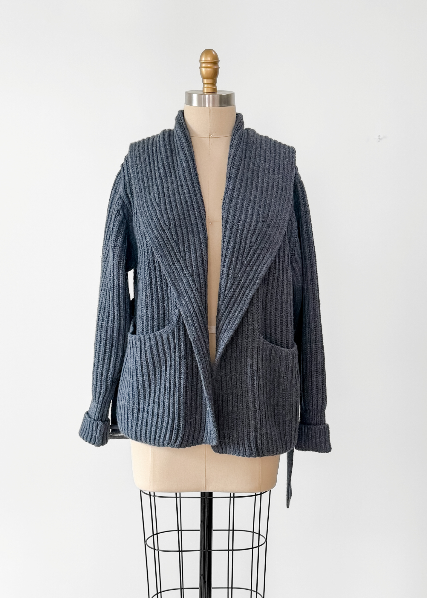 M.M. LaFleur Snyder Lush Cotton Merino Wool Knit Belted Jacket in Charcoal