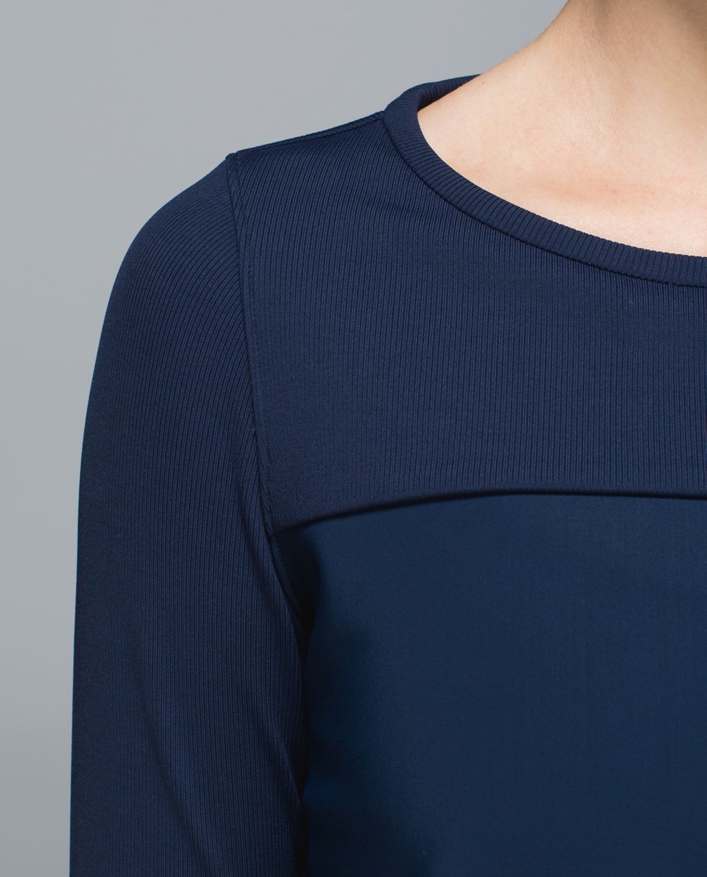 Lululemon Out Of This World Long Sleeve Top in Inkwell Navy (6)