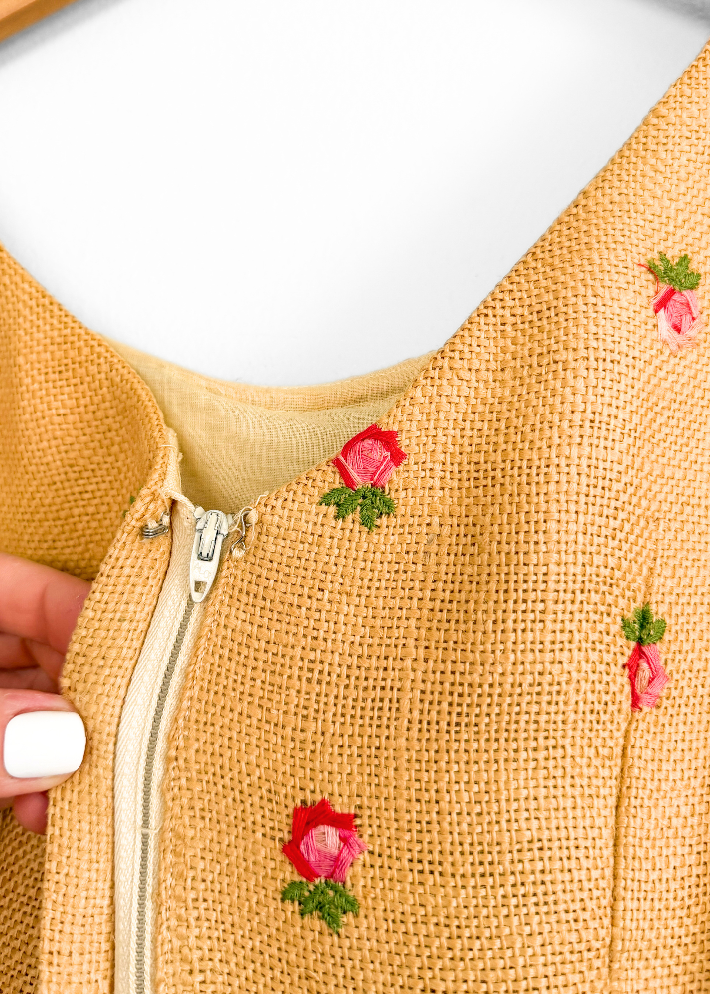 Vintage 1950s Burlap Rose Embroidered Garden Party Belted Dress