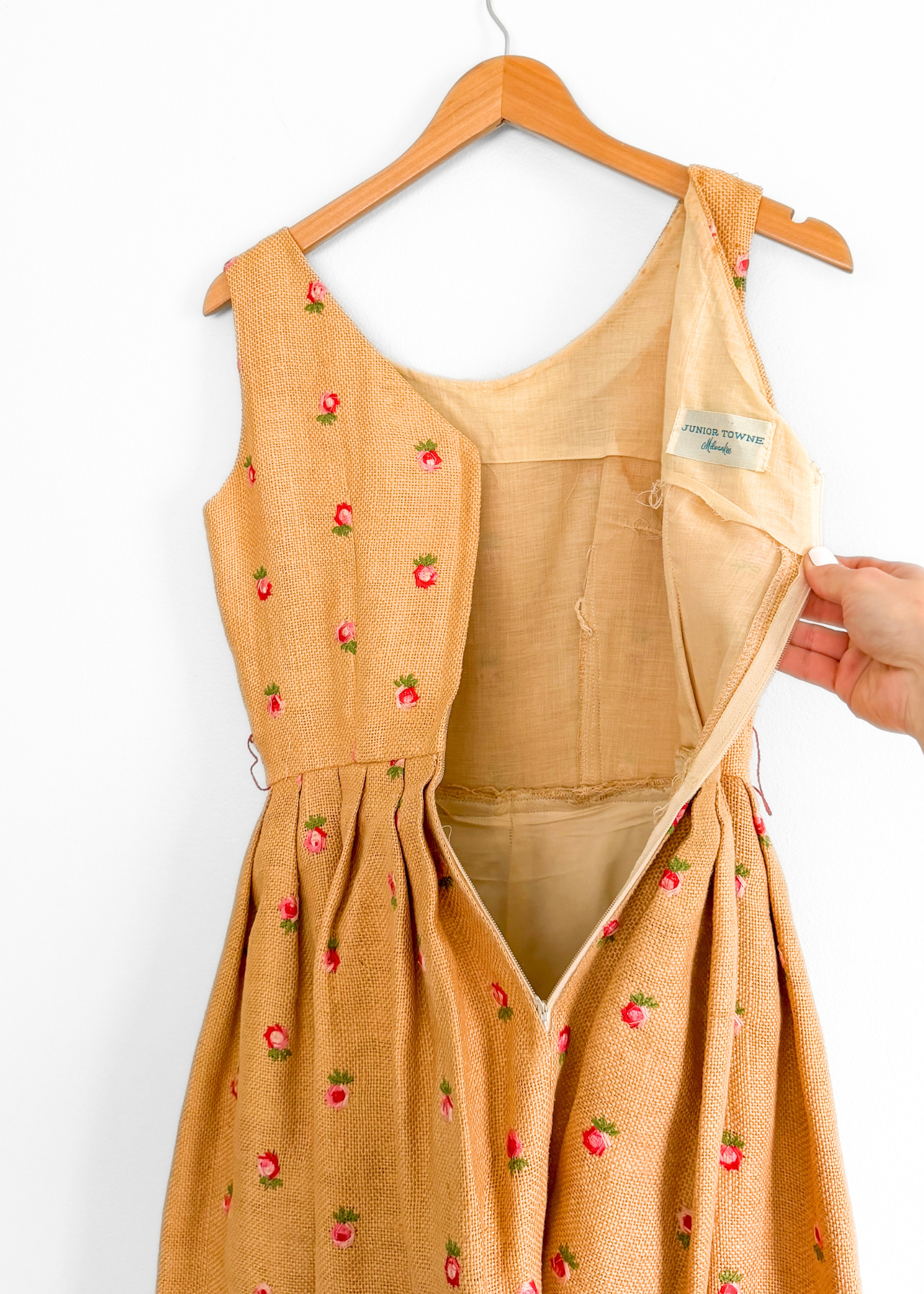 Vintage 1950s Burlap Rose Embroidered Garden Party Belted Dress