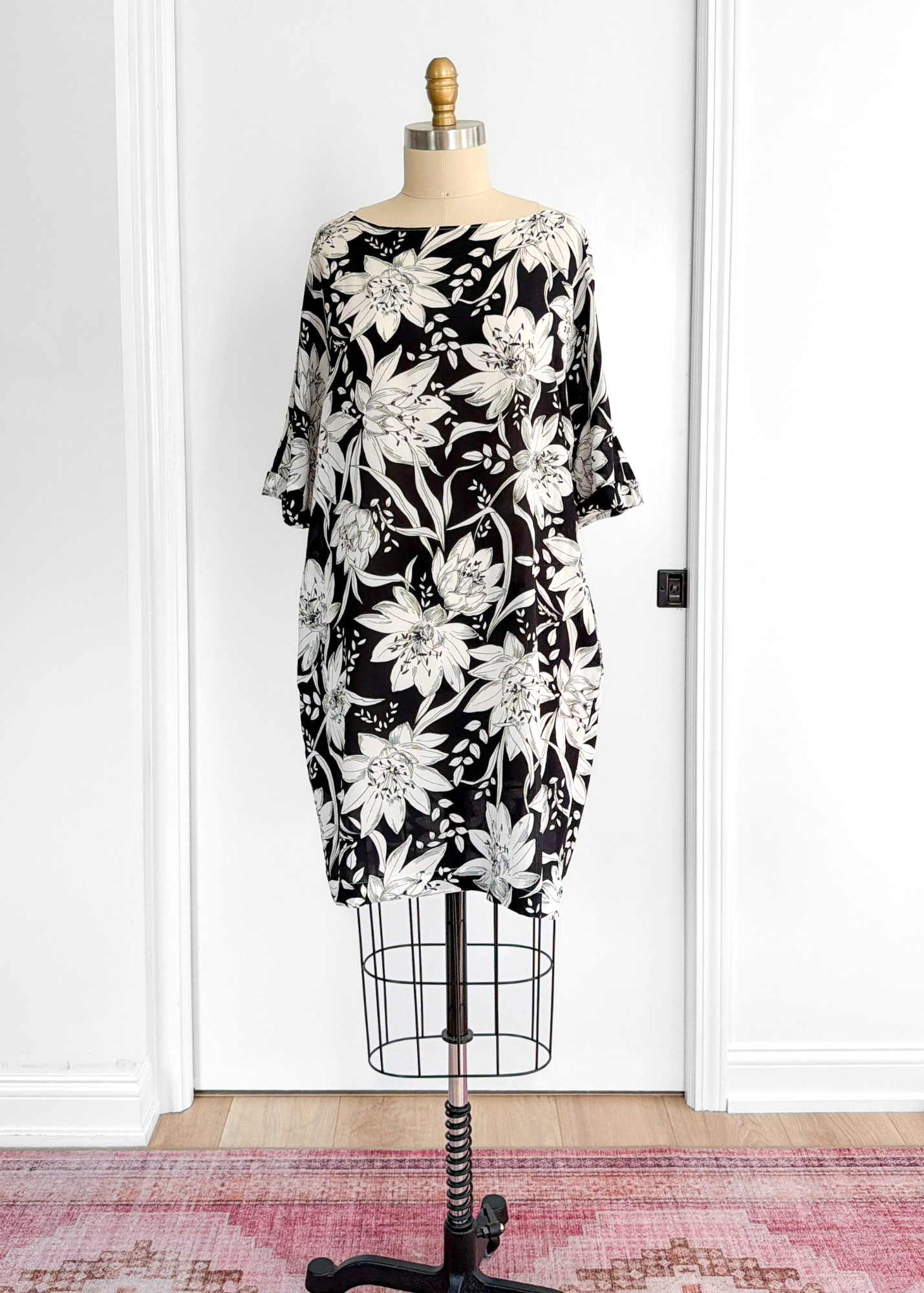 Max Mara Studio Black White Silk Floral Shift Dress (US 12)