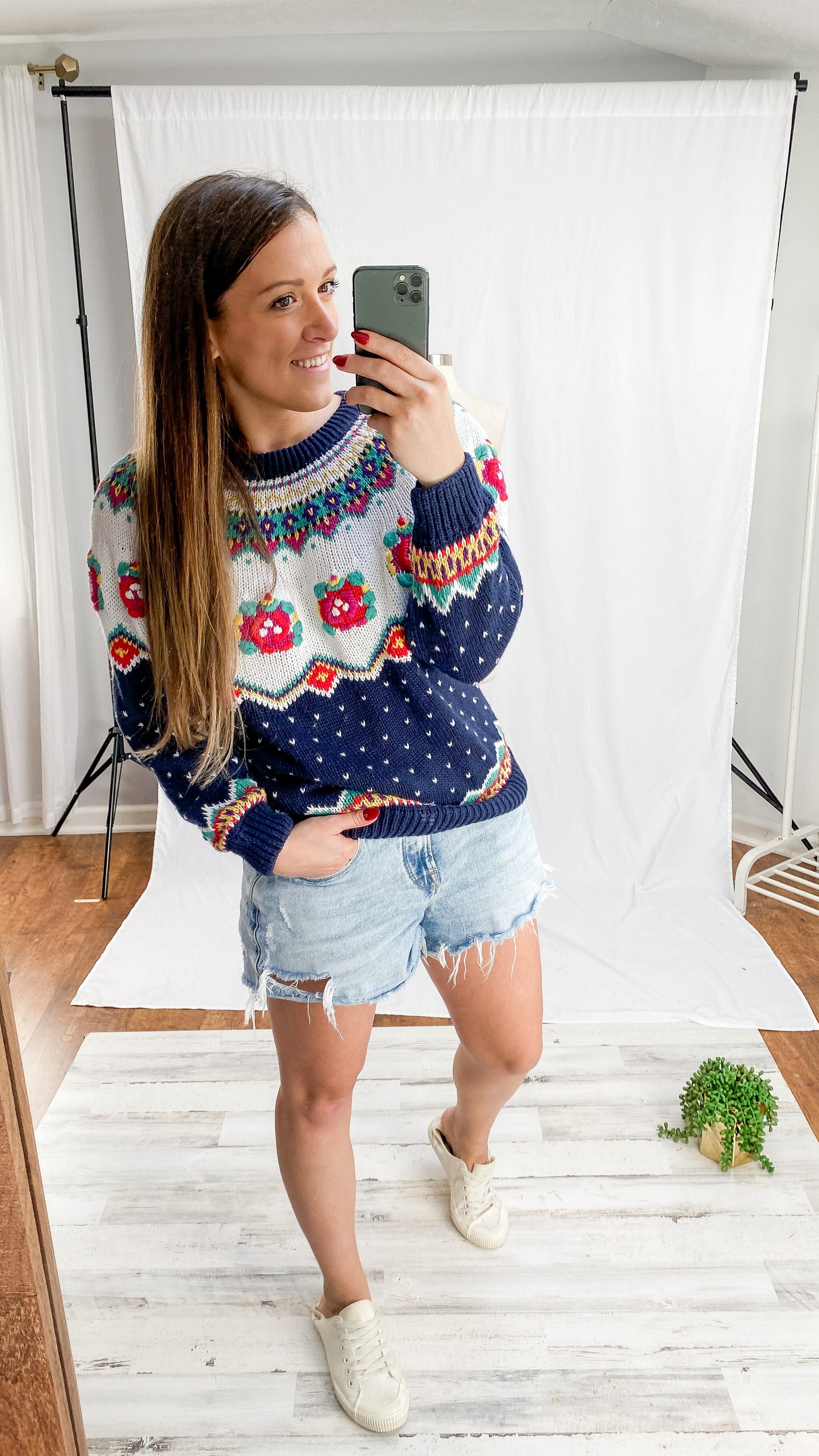 Vintage 90’s Navy & Flower Knit Cozy Pullover Sweater