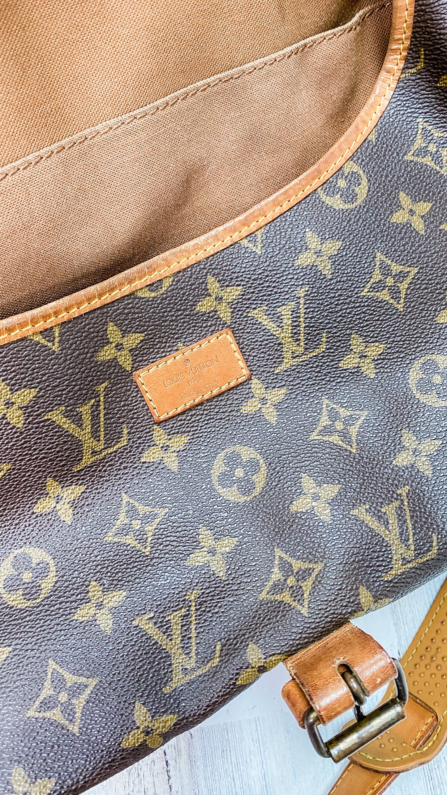 Vintage Louis Vuitton 35 XL Saumur Messenger Monogram Purse