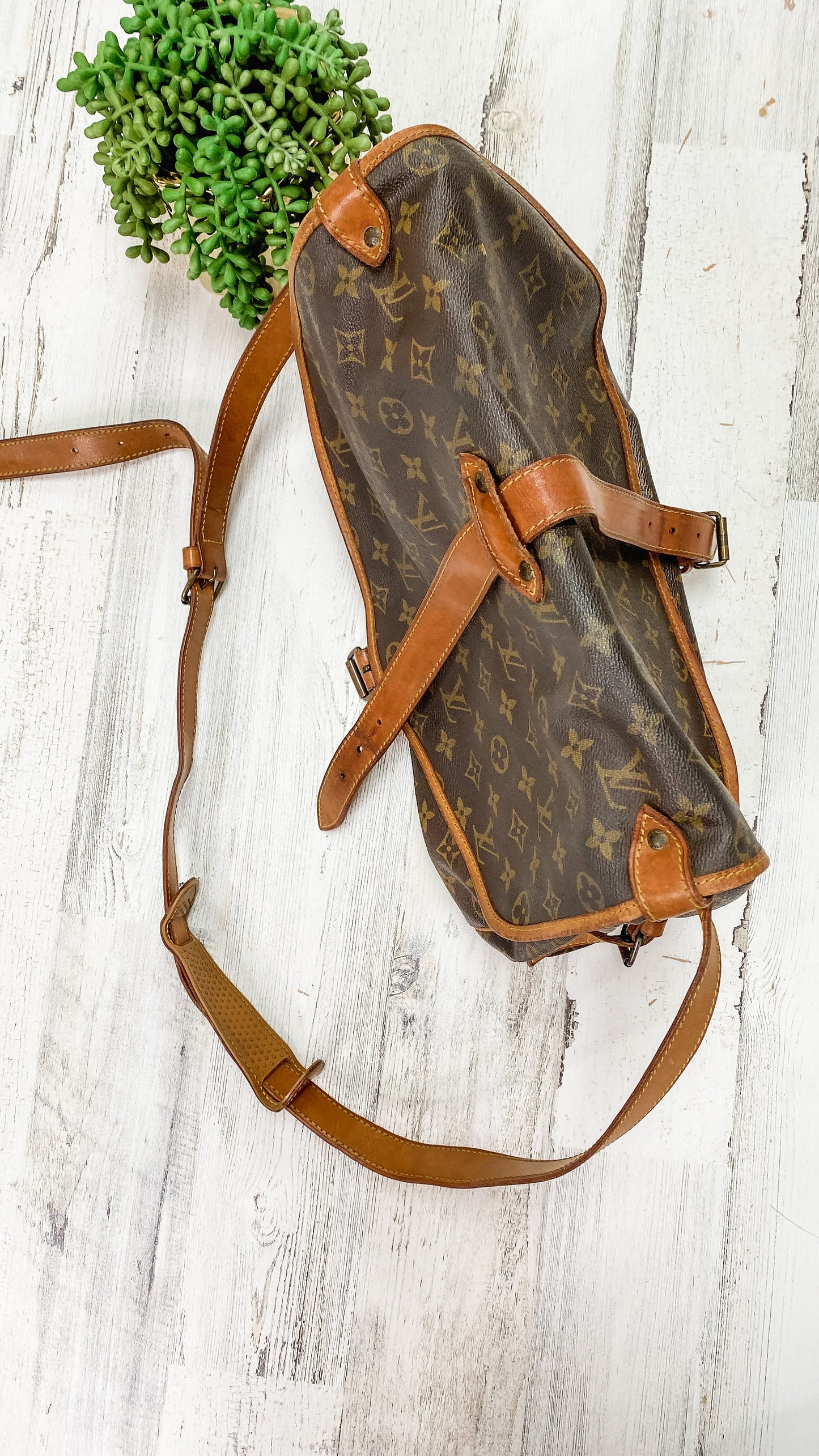 Vintage Louis Vuitton 35 XL Saumur Messenger Monogram Purse