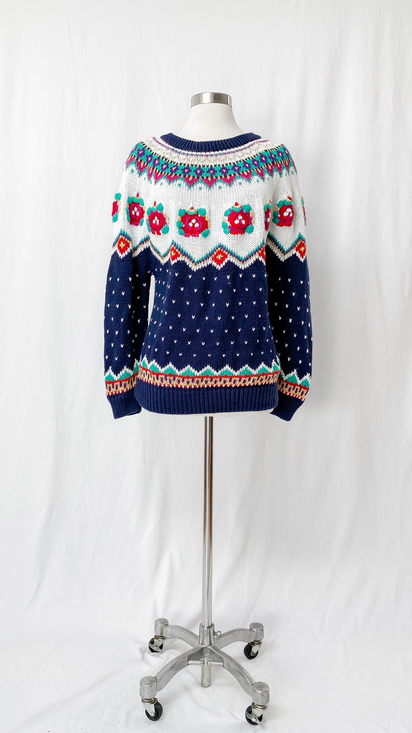 Vintage 90’s Navy & Flower Knit Cozy Pullover Sweater