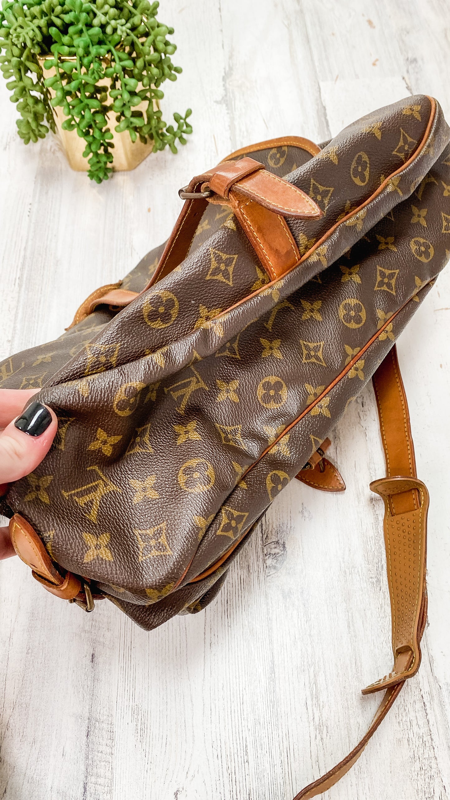 Vintage Louis Vuitton 35 XL Saumur Messenger Monogram Purse