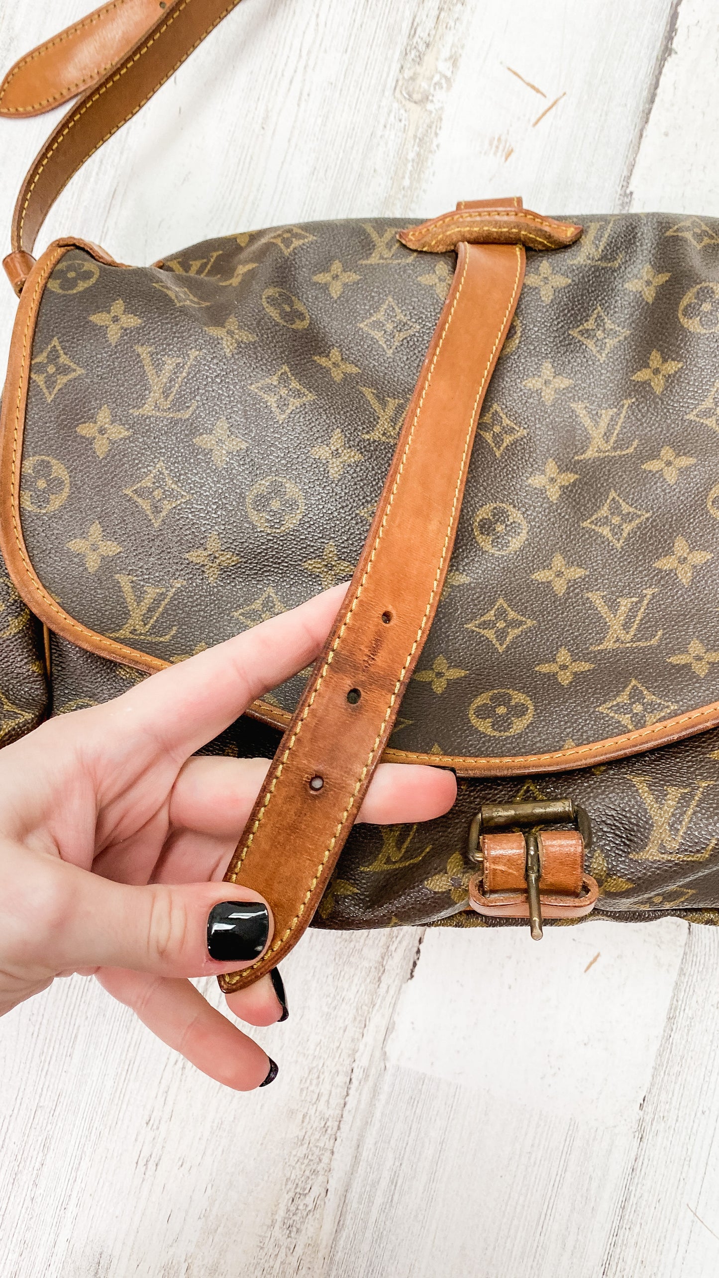 Vintage Louis Vuitton 35 XL Saumur Messenger Monogram Purse