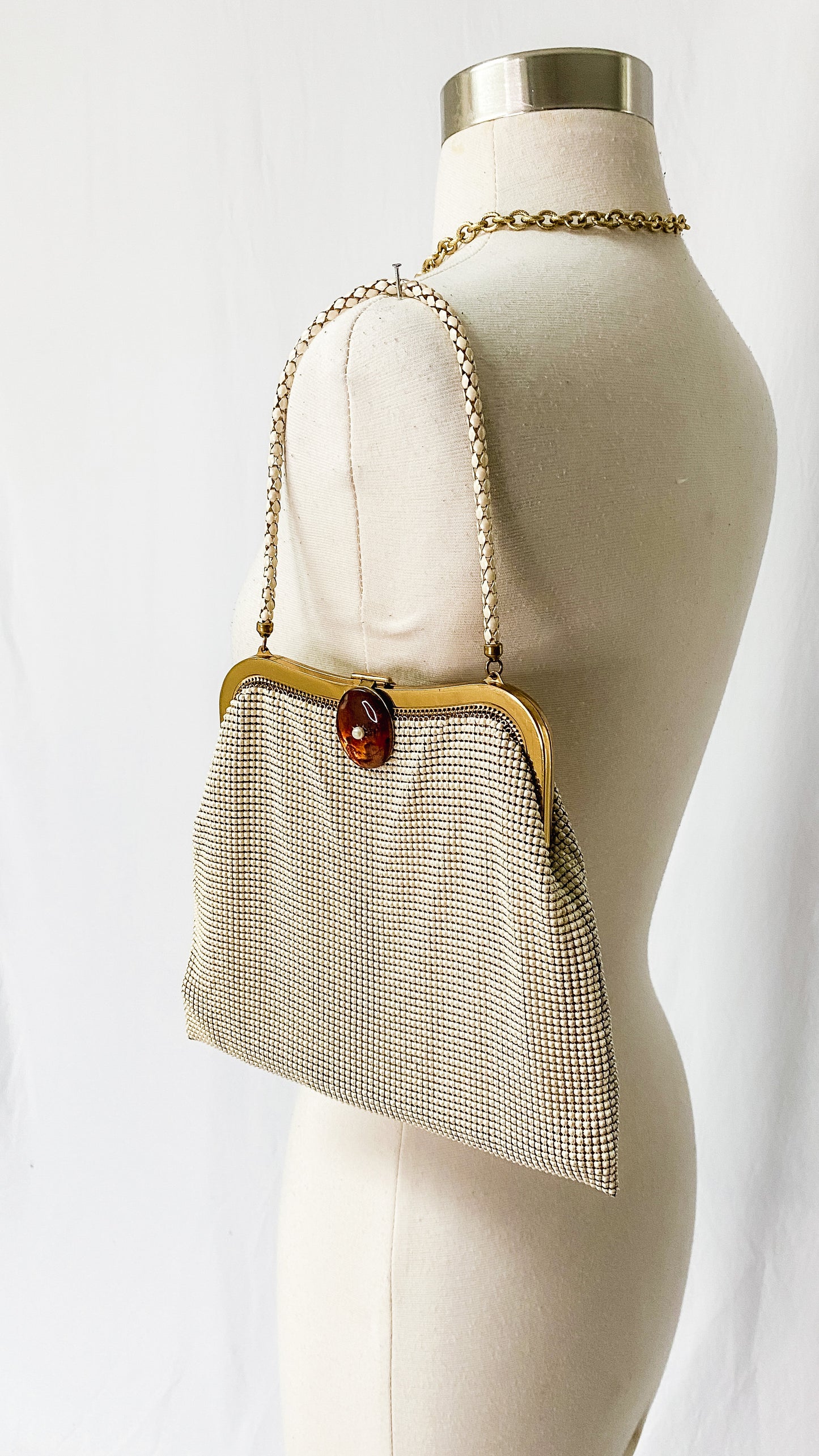 *RARE* Vintage 70’s Whiting & Davis Cream Gold Mesh Handbag