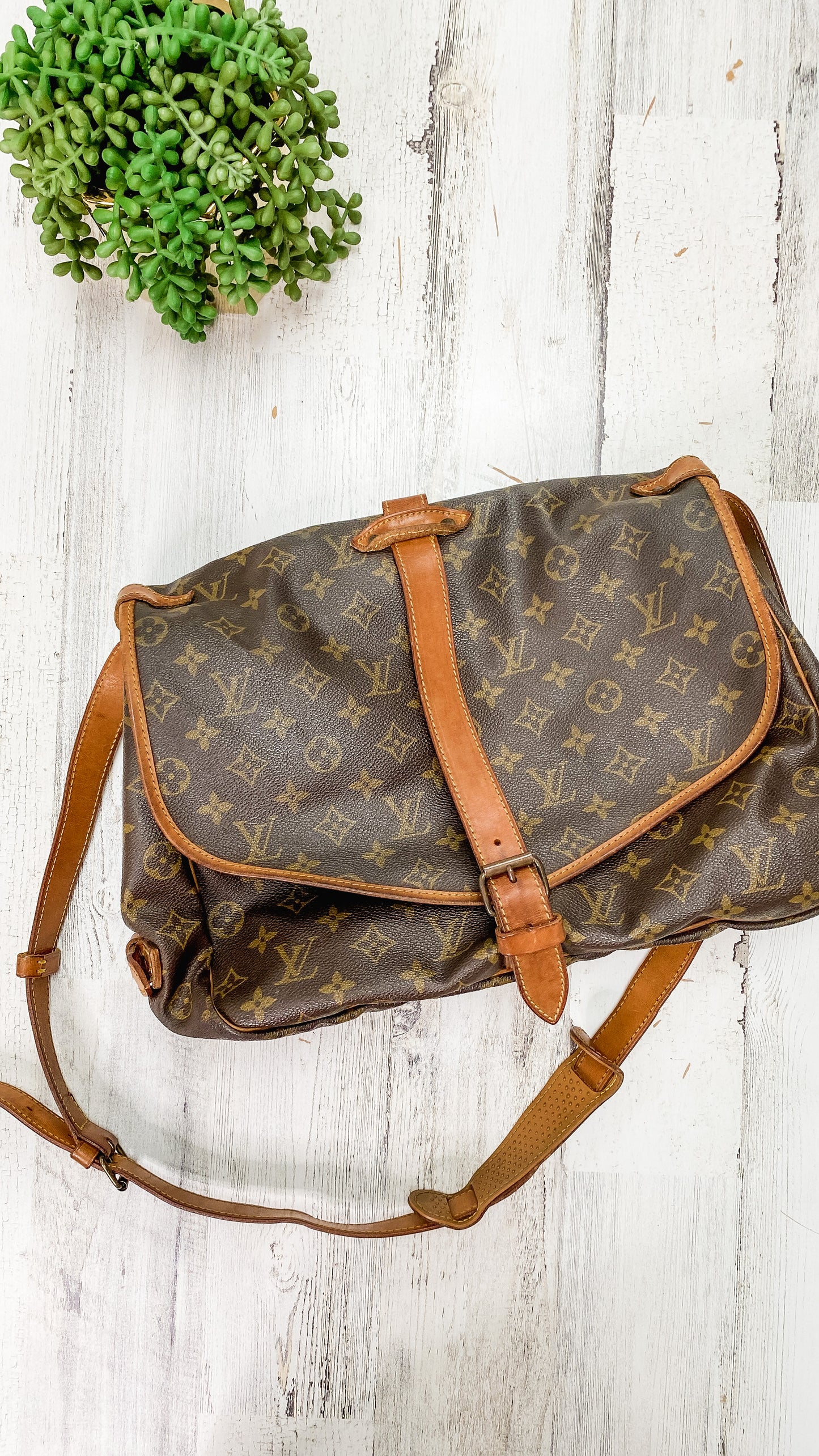 Vintage Louis Vuitton 35 XL Saumur Messenger Monogram Purse