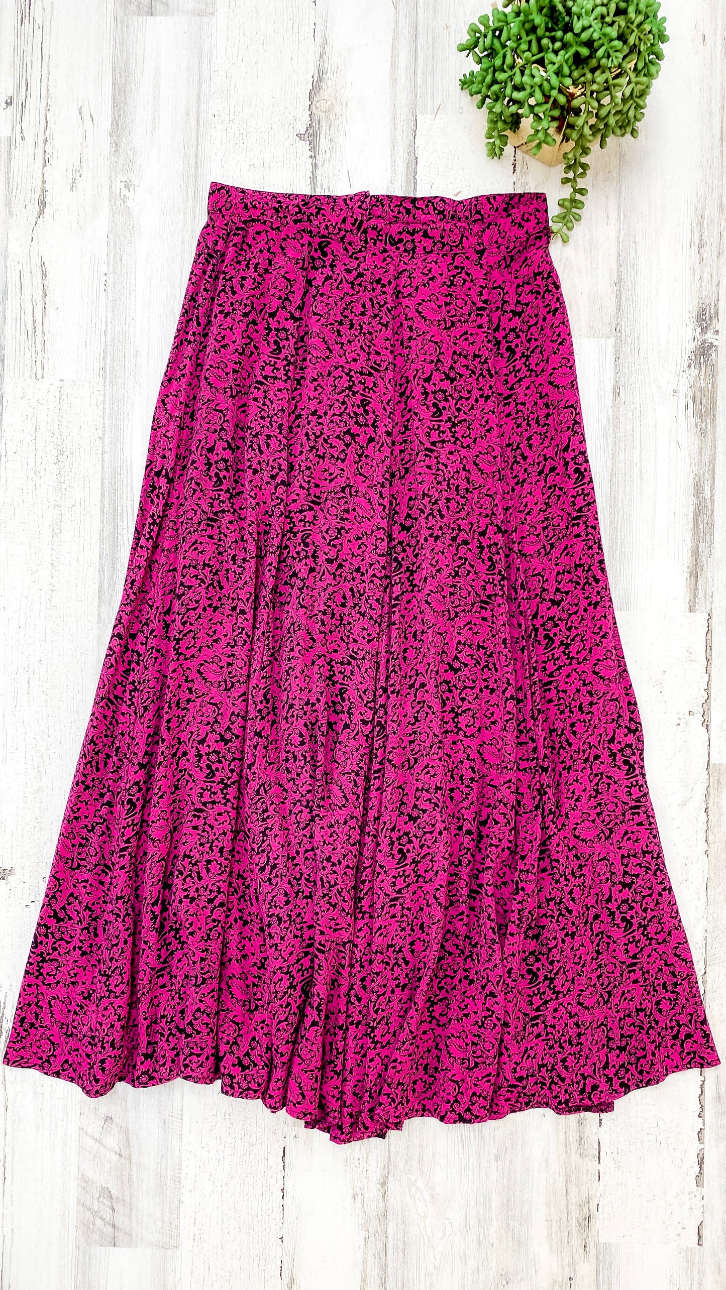 Vintage 90’s Pink & Black Maxi Skirt (S)