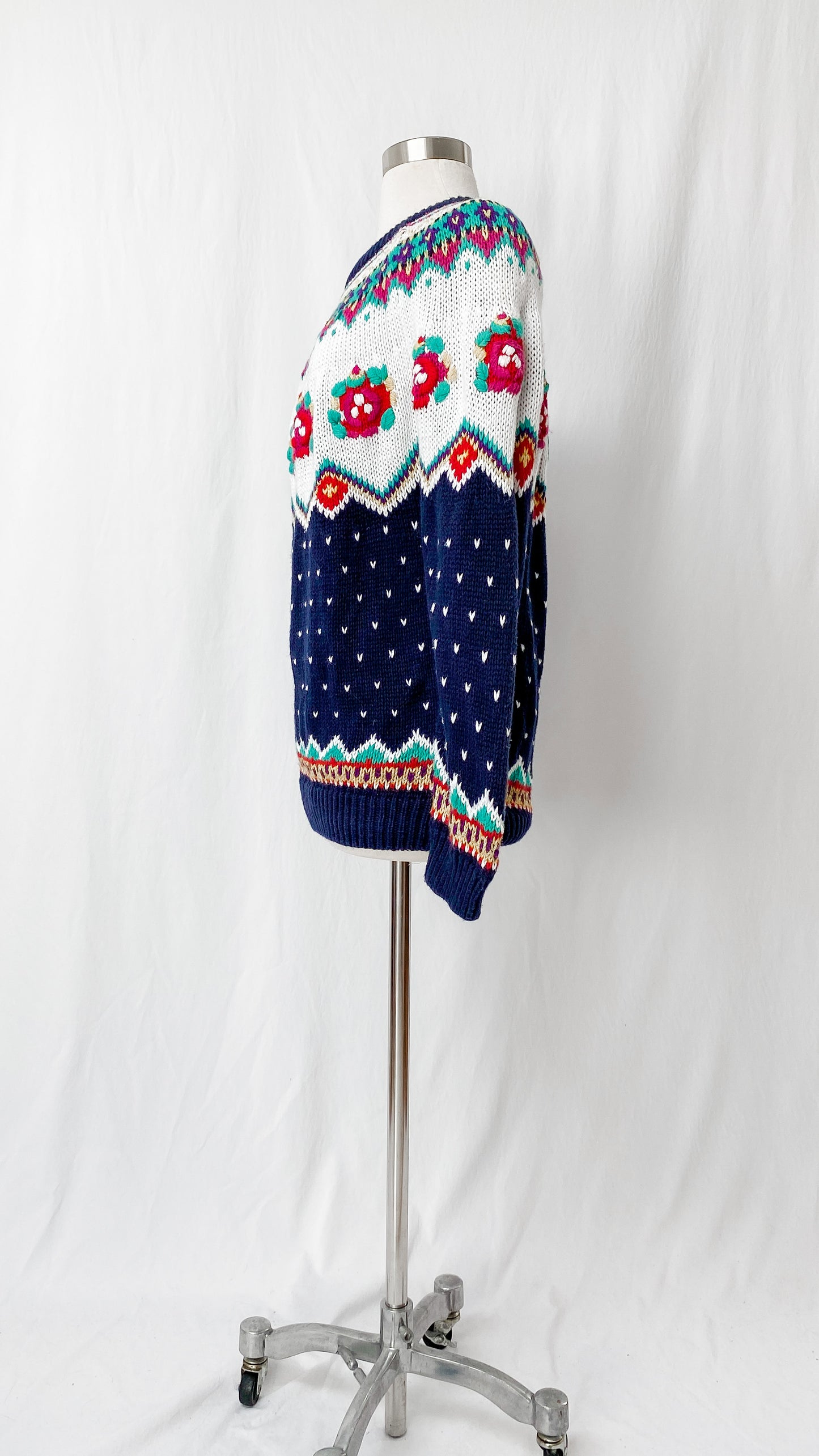 Vintage 90’s Navy & Flower Knit Cozy Pullover Sweater