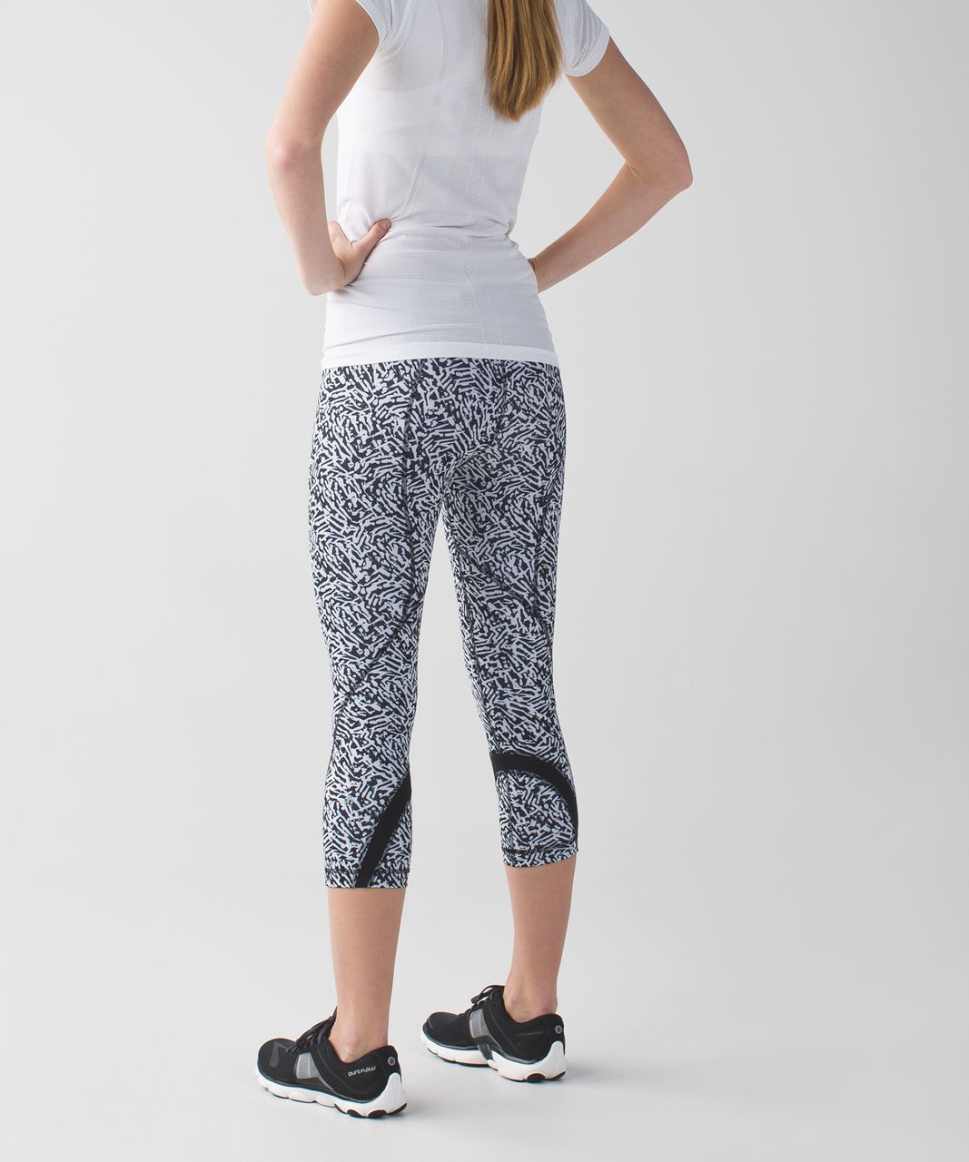 Lululemon Run Inspire Crop II Luxtreme Leggings (4) – The Wandering  Wardrobe Truck